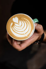 Cargar imagen en el visor de la galería, CURSO BARISTA LATTE ART - Septiembre 2024