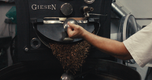 Qué hace que un café sea de especialidad (y por qué en Meke tostamos solo esto)